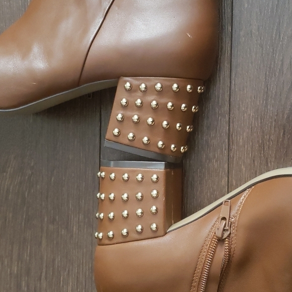 Maiden Lane Classic Block Heel Bootie - Picture 9 of 12